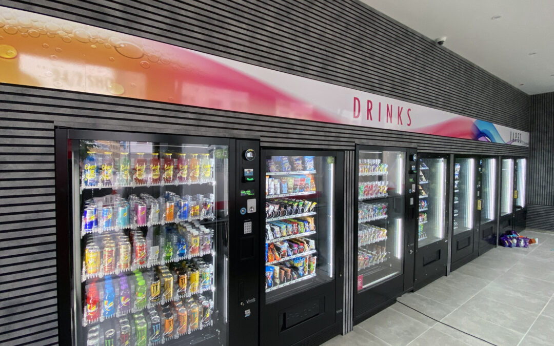 Digitaldruck auf Aluverbundtafel 24/7 Shop Wandschild Montage