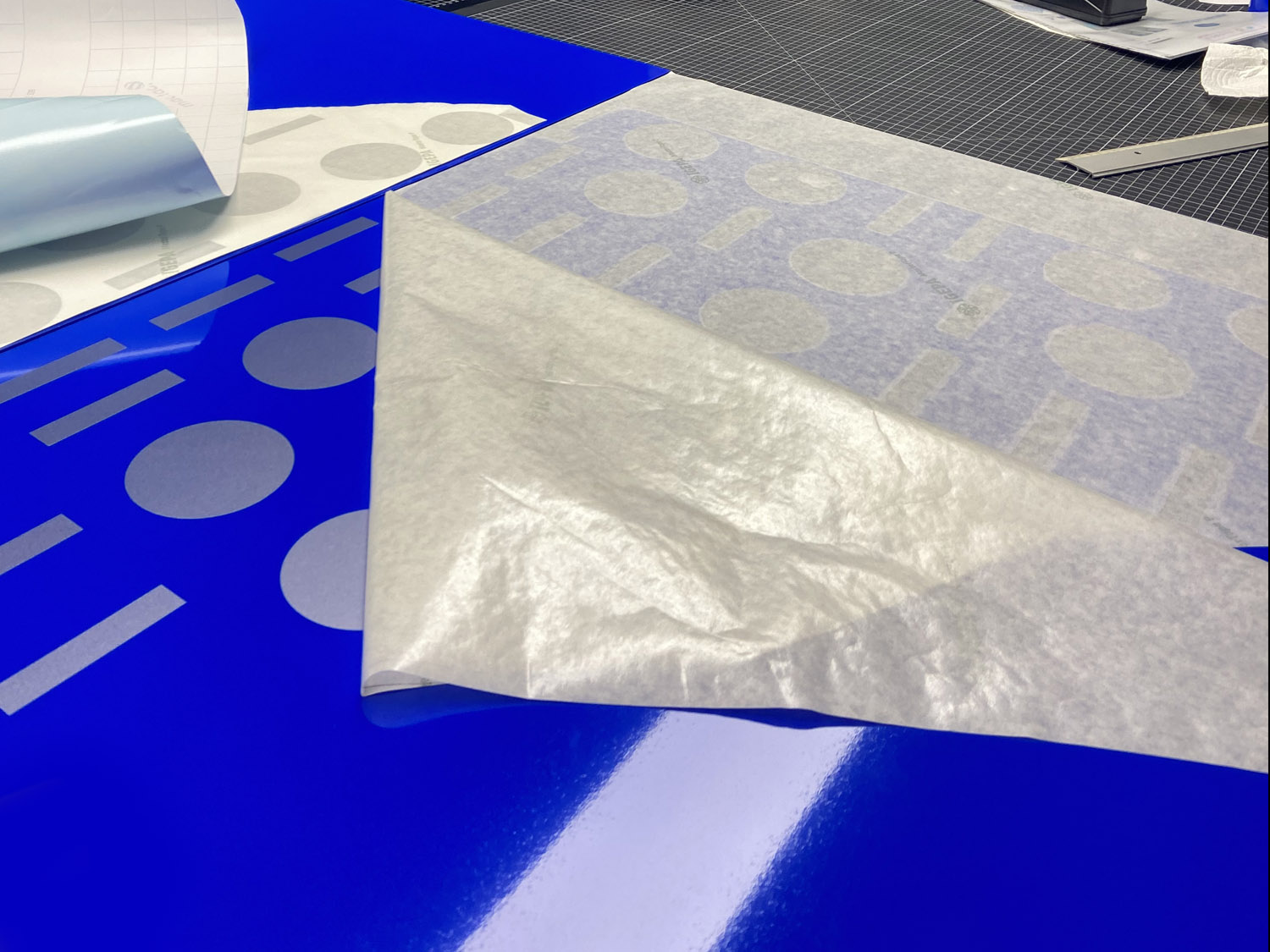 Herstellung von Wandschild Folienbeschriftung für Schaufenster im Raum Nürnberg, Fürth und Erlangen