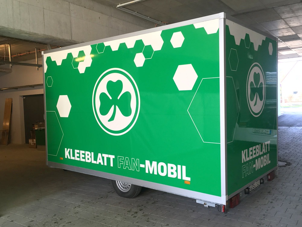 Anhänger mit Folienbeklebung