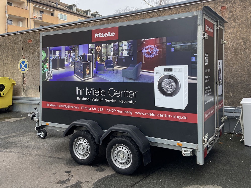 Anhänger mit Folienbeklebung